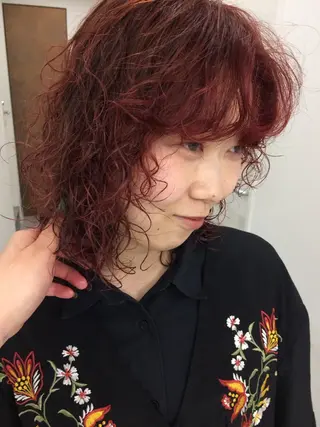 ミディアム カラー パーマ 杏華レイヤー/ パーマ/ハイトーンのヘアスタイル