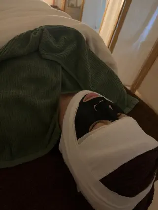 セミロング カラー パーマ ヘアアレンジ メンズ キッズ ネイル マツエク・マツパ アイブロウ 温ヘッドマッサージ 【jiu】大久保佳奈のエステ・リラクイメージ