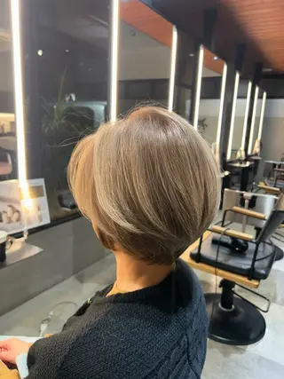 ショート カラー 艶カラー/ベージュ/ ショート/安岡哲兵のヘアスタイル