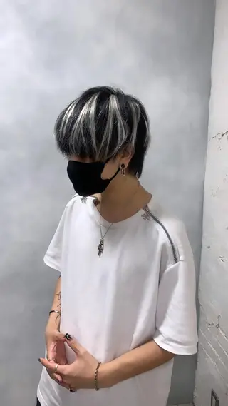 ショート 派手髪支持率No1 Eisukeのヘアスタイル