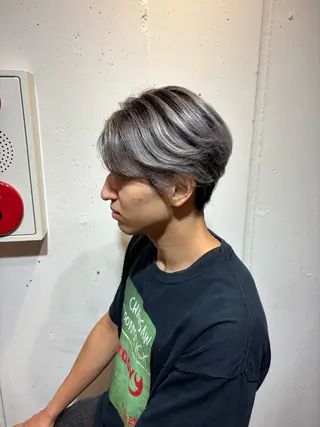 カラー メンズ 岩崎 優のヘアスタイル