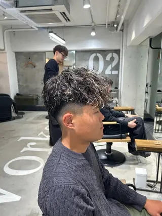 ショート カラー 吉田 彩人のヘアスタイル
