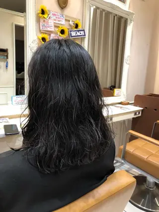 ミディアム パーマ ツヤ髪カラー💎 佐藤あきのヘアスタイル