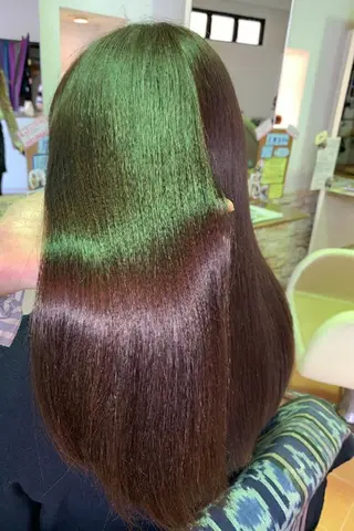 ロング カラー 山口 彩海のヘアスタイル