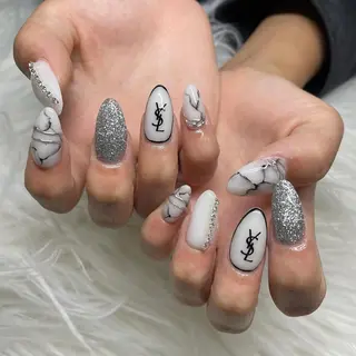 ミディアム ネイル Y. Sのネイルデザイン