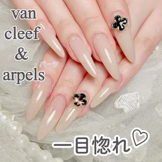 ネイル Queenie 🦋のネイルデザイン