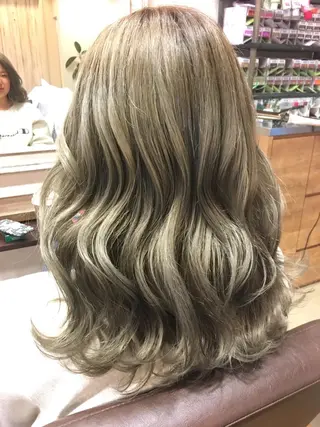 ミディアム ハイトーン得意😍 Lumiereのヘアスタイル