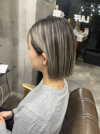 ショート ブリーチ縮毛矯正 LAFFYuiのヘアスタイル