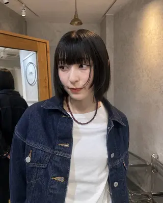 ミディアム カラー ヘアアレンジ タイトボブ個性派カラ ーAKANEのヘアスタイル