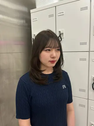 セミロング カラー 抜け感レイヤー︴ ニュアンスカラーのヘアスタイル