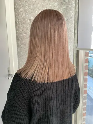 ミディアム ハイトーン💎 ホワイトベージュ坪谷のヘアスタイル