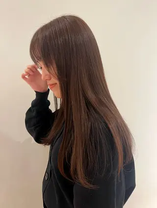 ロング カラー 成岡 愛美のヘアスタイル