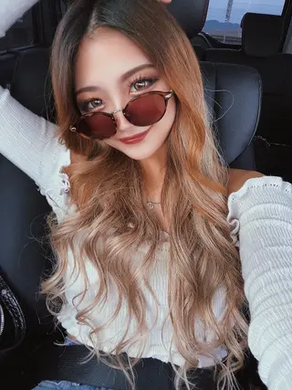カラー Yu シールエクステのヘアスタイル