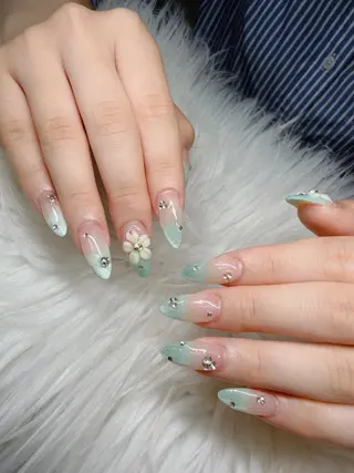 ネイル Lee Nailsのネイルデザイン