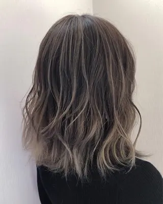 ミディアム カラー 白井 つづりのヘアスタイル