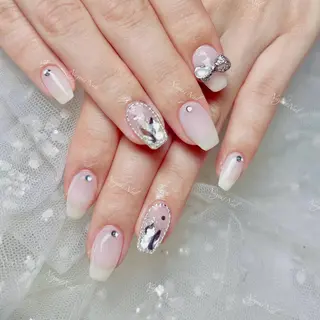 ネイル 🦋 Queenieのネイルデザイン
