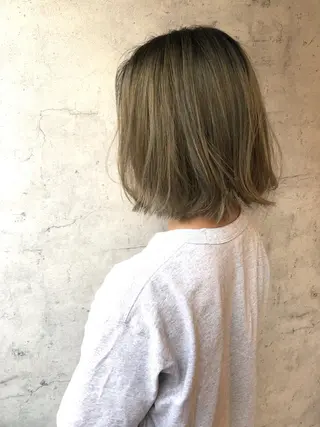 ミディアム カラー 平川 友希子のヘアスタイル