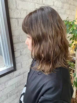 ミディアム カラー Oopsレイヤー 加藤澄都のヘアスタイル