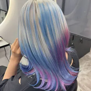 セミロング カラー Ren. 🦋デザインカラーのヘアスタイル