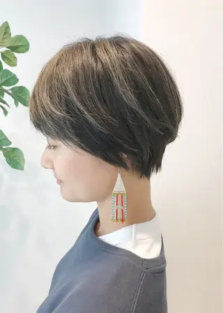ショート 🎨艶感ニュアンス カラー🐬櫻井海星のヘアスタイル