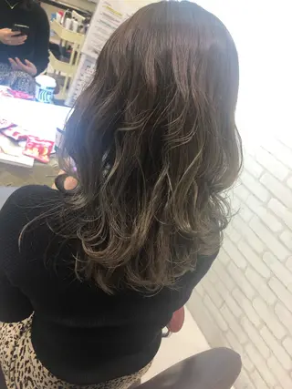 ミディアム カラー 高岡 杏実のヘアスタイル