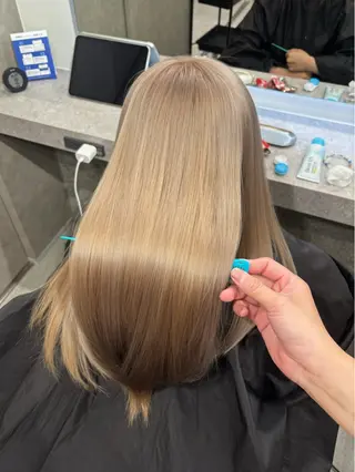 カラー 伊藤 陽菜のヘアスタイル