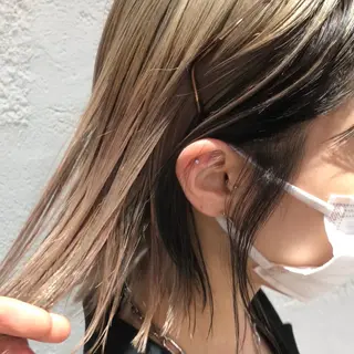 ミディアム カラー ミルクティーベージュ /ブリーチ/Wカラーのヘアスタイル