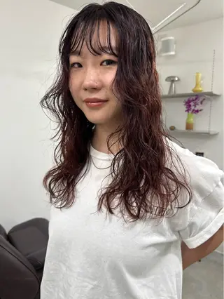 セミロング パーマ イシイ モエカのヘアスタイル