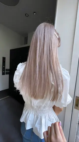 セミロング 透明感カラー 🪽AYAKAのヘアスタイル