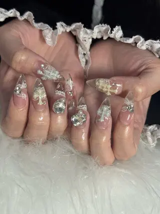 ネイル LAVISH 大和店 emi・:*+のネイルデザイン