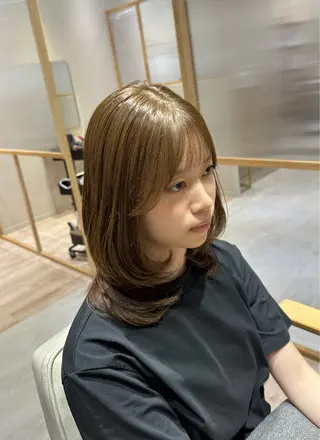 セミロング 中村 友莉夏のヘアスタイル