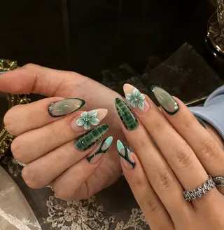 ネイル Royal Nailのネイルデザイン