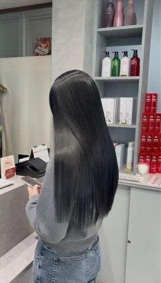 ロング RAF Sakuraのヘアスタイル