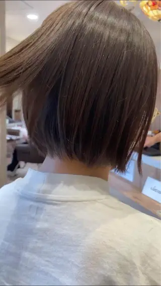 ショート カラー 佐藤 睦月のヘアスタイル