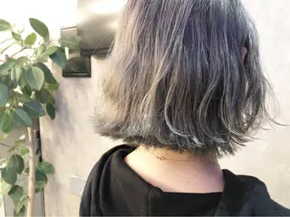 ショート カラー 顔周りレイヤーカット ブリーチminamiのヘアスタイル