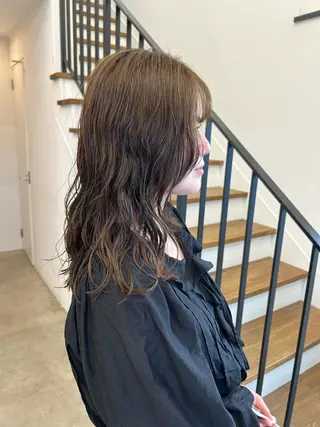 ロング 本澤 朋香のヘアスタイル