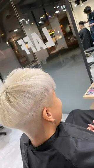 ショート カラー メンズ 難波ブリーチカラー 伊藤洋輝のヘアスタイル