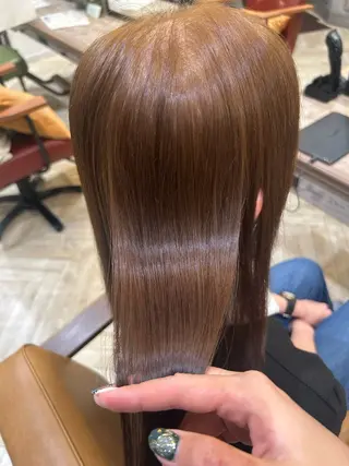 カラー 栗屋野 明希のヘアスタイル