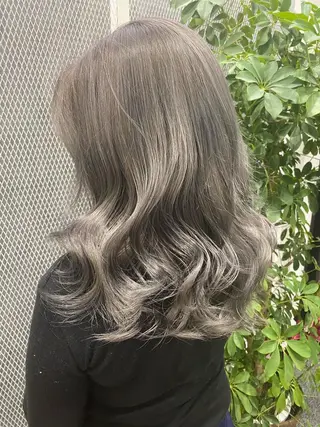 ミディアム トップスタイリスト/ アユミのヘアスタイル