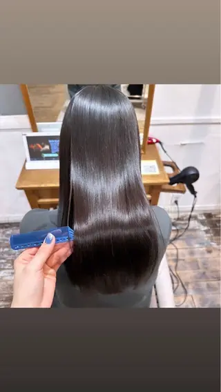 ロング 小林 莉菜のヘアスタイル