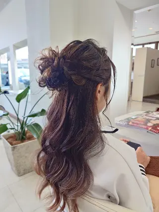 ロング ヘアアレンジ キンジョウ エナミのヘアスタイル