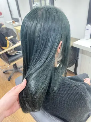 ロング カラー 青木 優歩のヘアスタイル