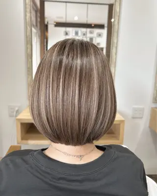 ショート カラー 土屋 貴章のヘアスタイル