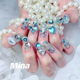 ネイル 🦋 Queenieのネイルデザイン