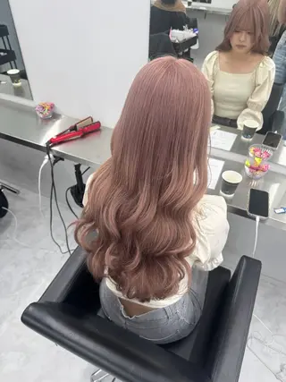 ロング カラー ユウキ/ハイトーン/ ブリーチカラーのヘアスタイル