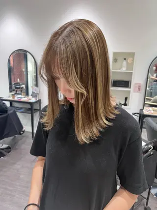 ミディアム トップスタイリスト/ アユミのヘアスタイル