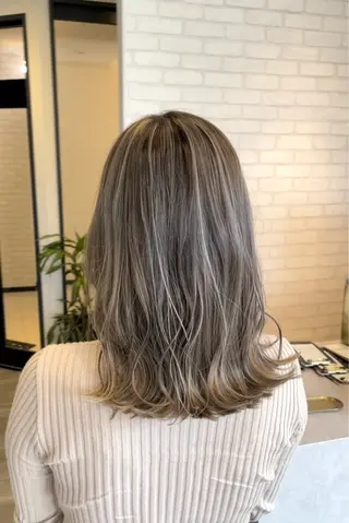 セミロング カラー 西村 れいのヘアスタイル