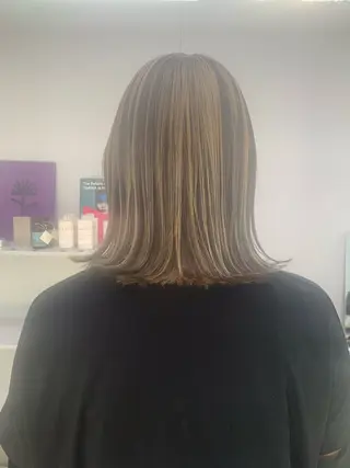 ミディアム 高橋 亜紀のヘアスタイル