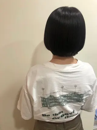 ショート カラー MIOベージュカラー 柔らかいカラーのヘアスタイル