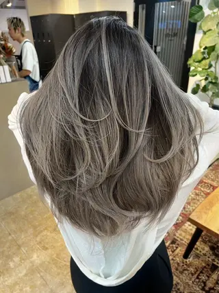 セミロング Merly osakaのヘアスタイル